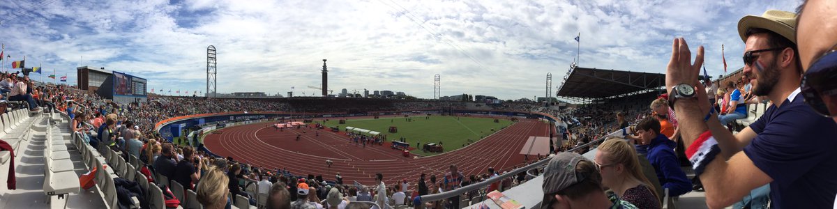 CLamagnere's tweet photo. Quel beau cadeau 🎁🎉 #ECH2016 #FFA2016 https://t.co/KSHZ5TlwjQ