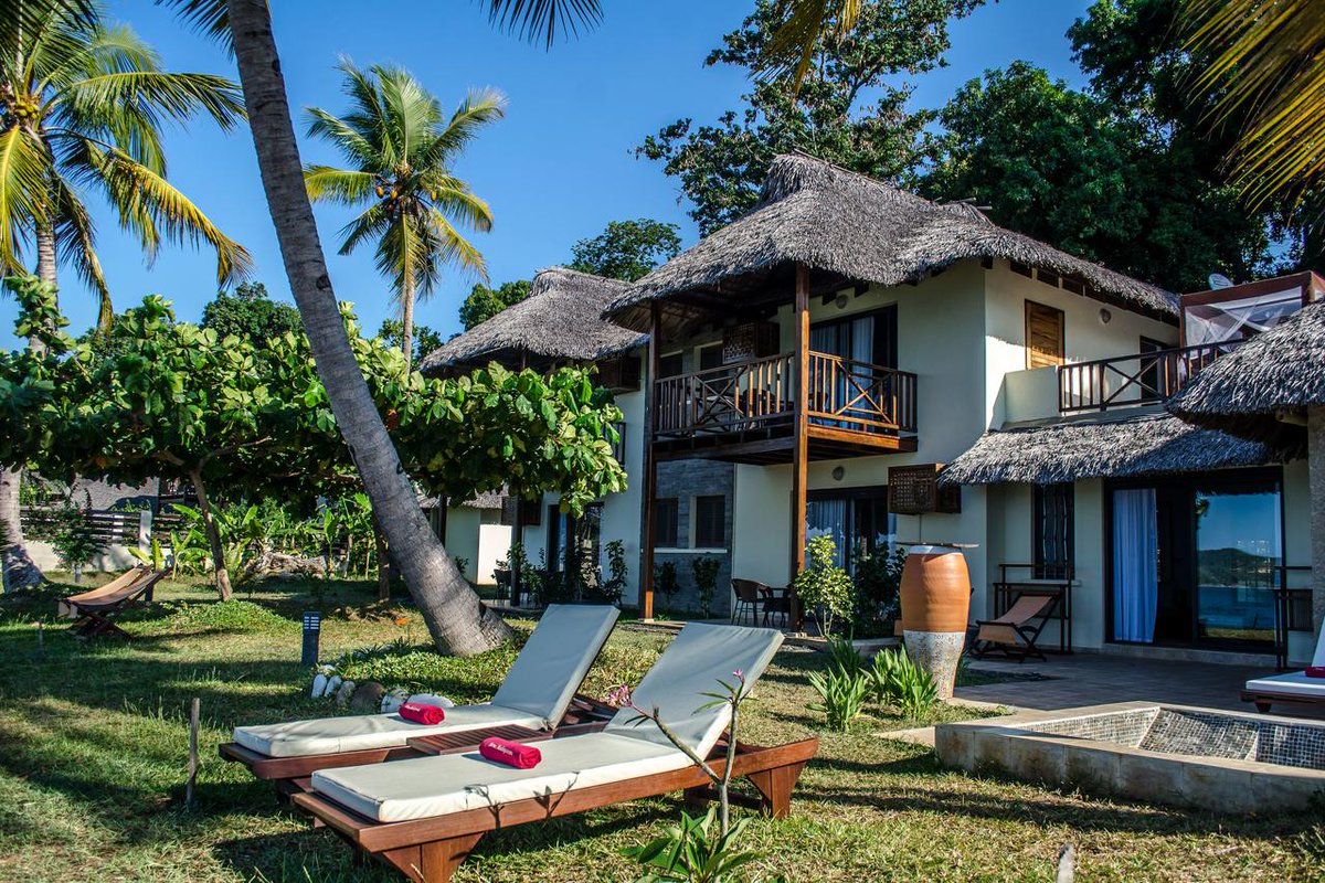 wwwvillascom's tweet photo. Doesn't Home Madagascar La Residence look like a great place to relax?  https://t.co/qasTt1uomN https://t.co/dt1xCCKnmz