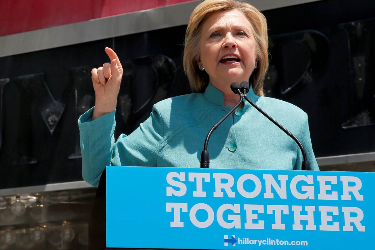Clinton uses abandoned Trump building as giant prop in Atlantic City on.today.com/29wFjZs