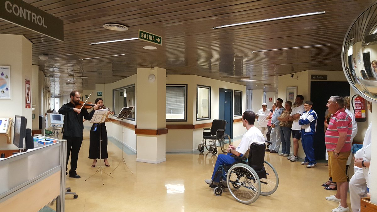 allorens00's tweet photo. #grupoHumanizaciónHospital Asepeyo Coslada cuida de lo invisible con una dosis musical para pacientes y cuidadores. https://t.co/hes32Tv5k1