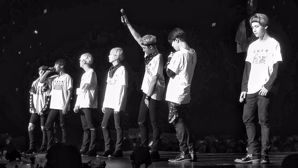 thaoarmy1997's tweet photo. #HugNamjoon                                    #StayStrongBTS                              #방탄소년단 #BTS https://t.co/72agPed7DH