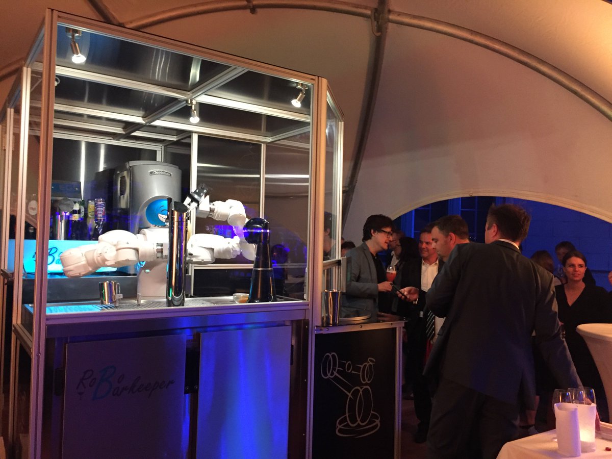 RoboBarkeeper's tweet photo. Anfang der Woche durfte ich beim @Bitkom Sommerfest für Politik u. Presse die Gäste bewirten https://t.co/OBYzt5rD2v https://t.co/ES7DXFEGXA