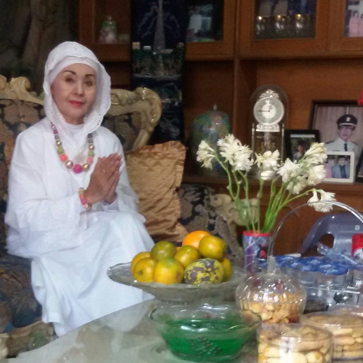 Selamat hari raya idul fitri 1437H. Taqobbalallahu minna wa minkum. Emak dan keluarga mohon maaf lahir batin.