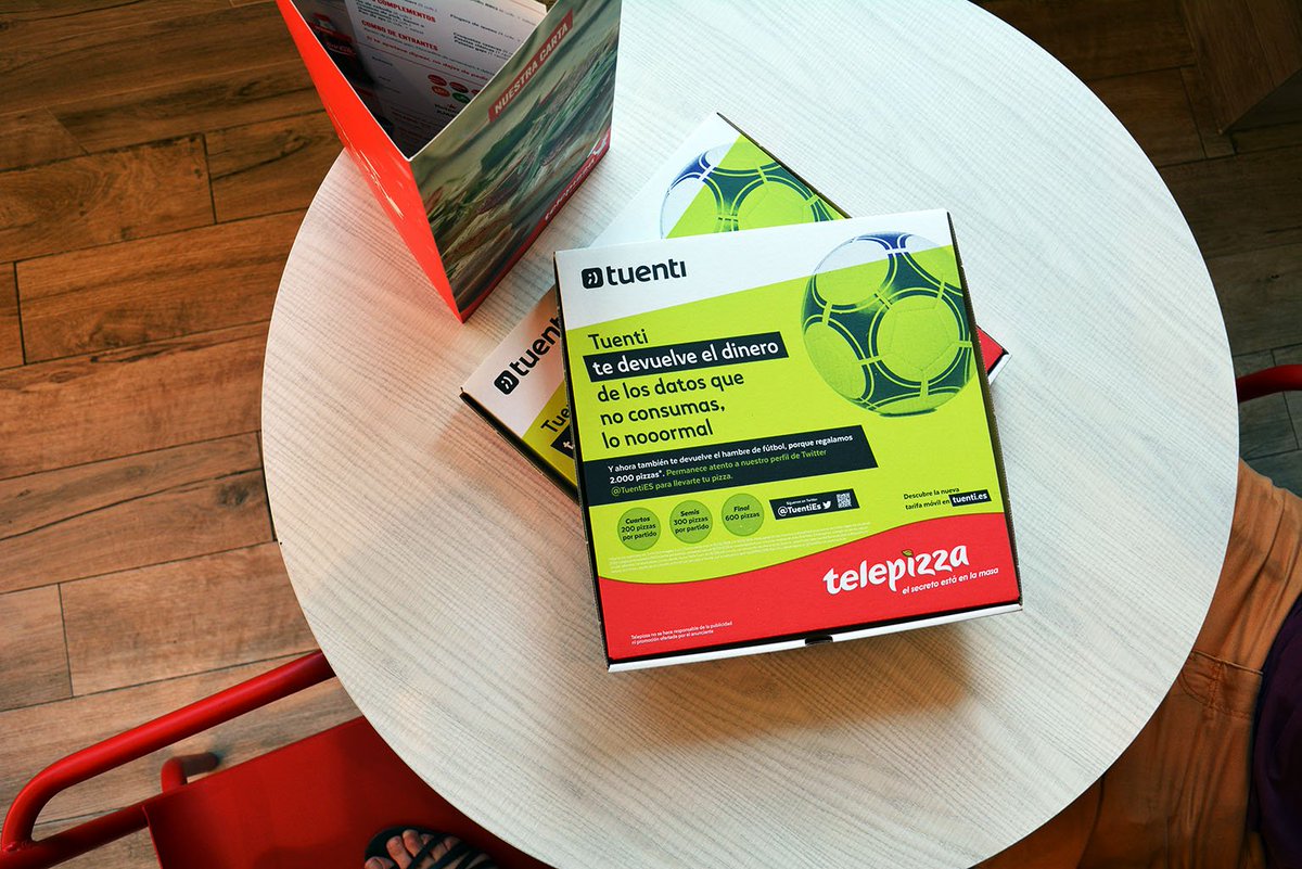 InnovadMkt's tweet photo. La último de @TuentiES tiene mucho de #futbol y si hay una que  entiende de quedadas futboleras esa es @telepizza_es https://t.co/UCPP5IiRYN
