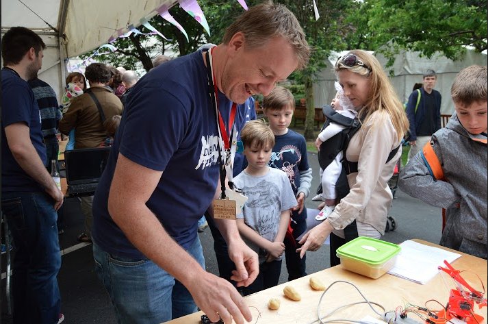 DublinMaker's tweet photo. Bring the family to Dublin Maker on the 23rd and help nurture any young Makers and budding scientists! https://t.co/eFgAbKqnKQ