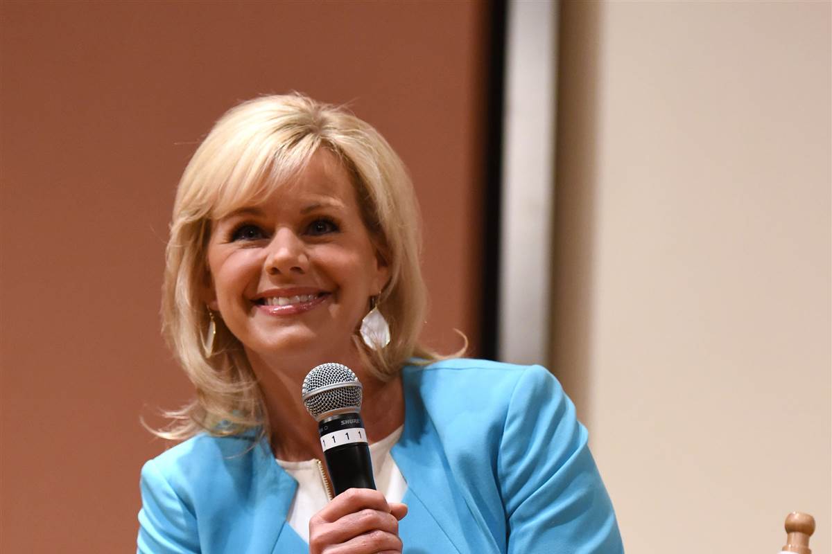 Fox News host #GretchenCarlson sues CEO Roger Ailes for sexual harassment on.today.com/29k32bf