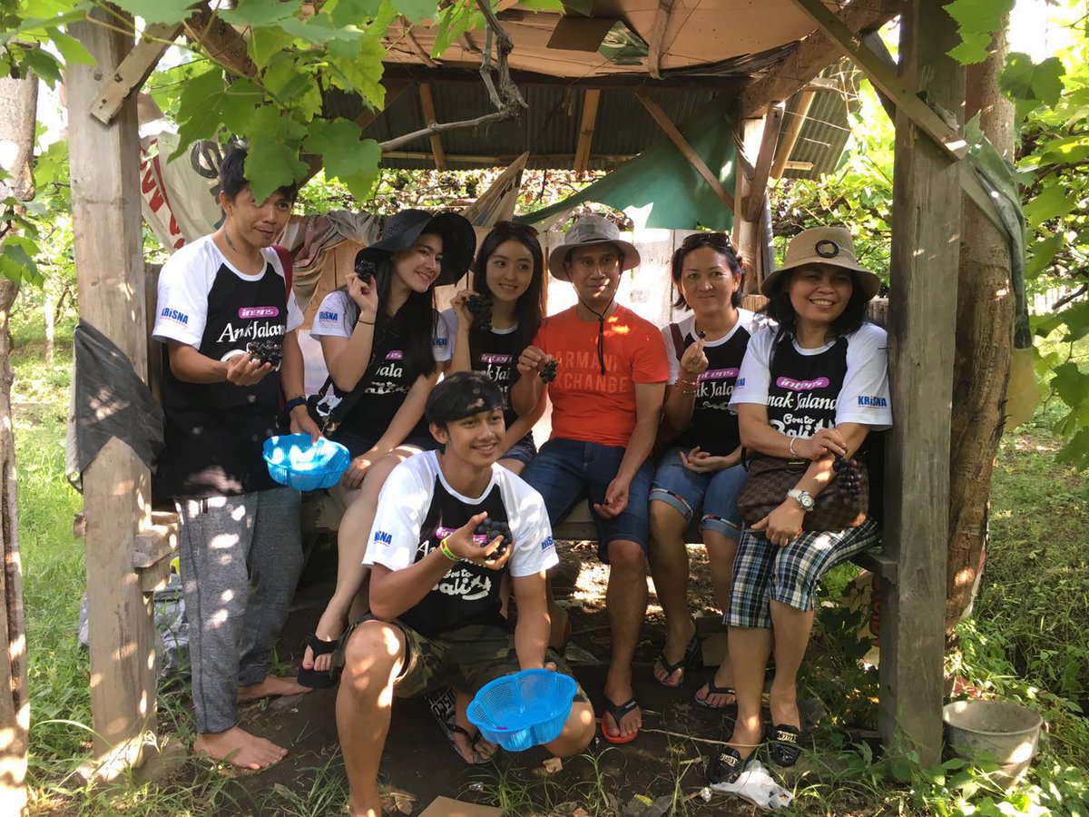 15natashawilona's tweet photo. Dengan sgala kesederhanaan bs menjadi lebih bahagia. THANKYOU#KrisnaOleh-OlehBali ! https://t.co/Mm5ZPYGlw6