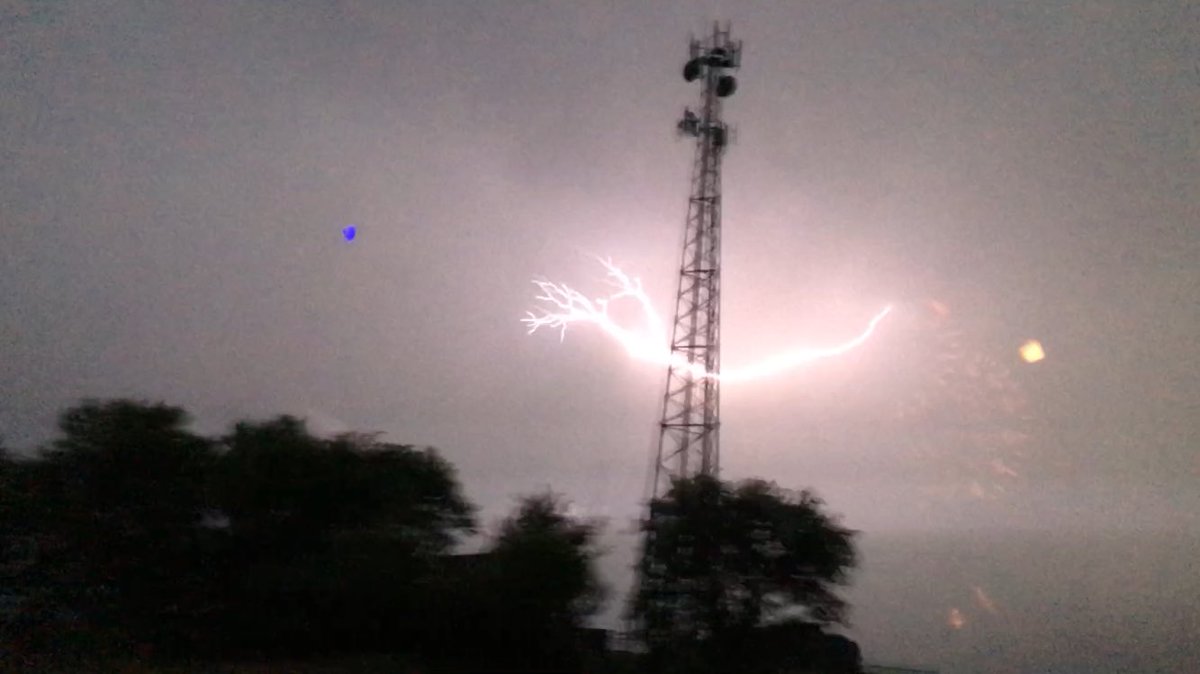 acevetter's tweet photo. It's a little stormy in Menom https://t.co/nth3Tam5w3