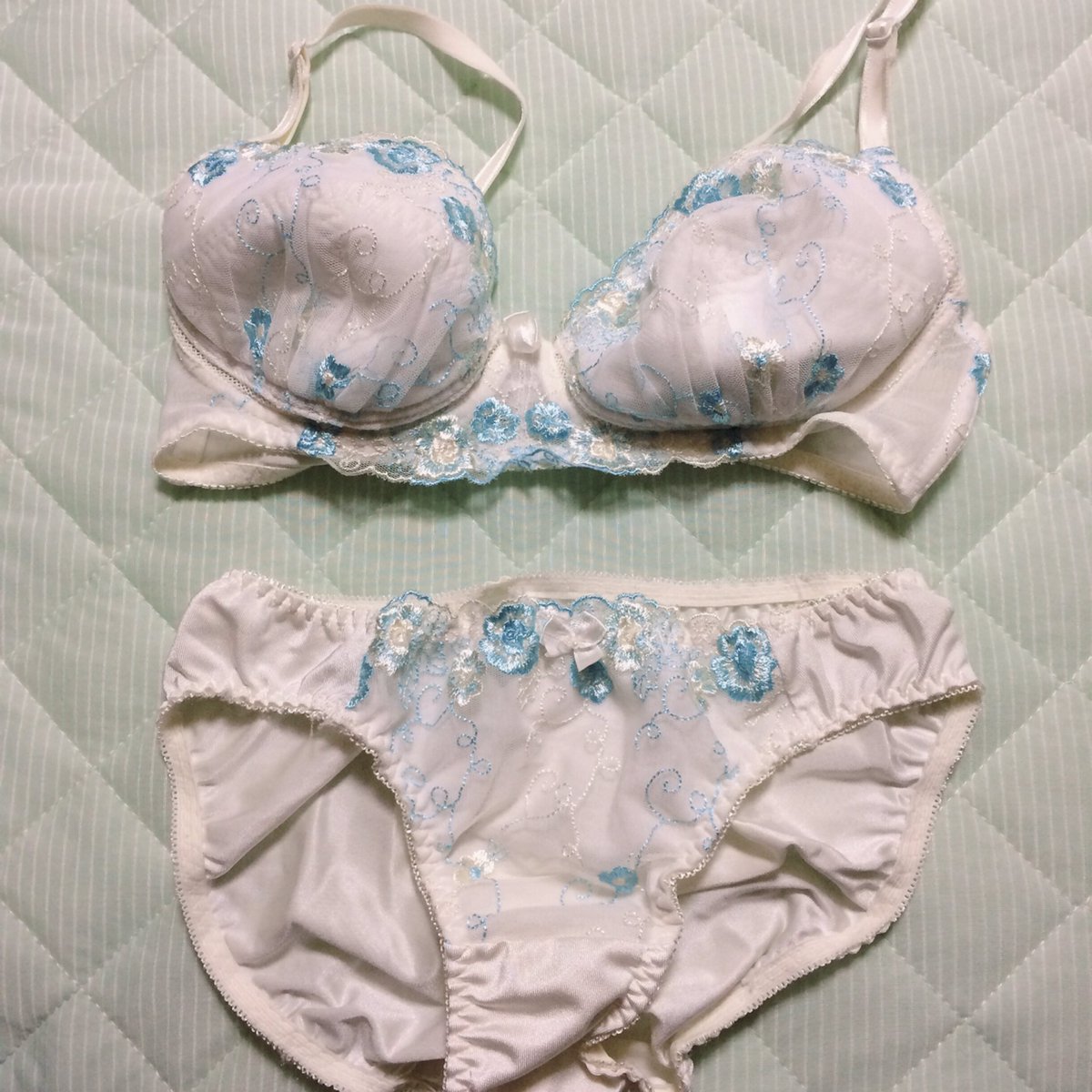 さおり 下着売ります 料金は固定ツイートをご覧ください 購入希望の方はリプかdmにお願いします パンツ売ります 下着売ります 下着販売 売り子