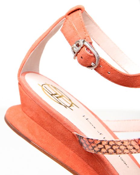 DJPremium's tweet photo. These Celiney Spikey sandals by House of Harlow are now on sale for $46 (was $275)!
Get it: https://t.co/Cdm4ren2PW https://t.co/AtJLHeRsem