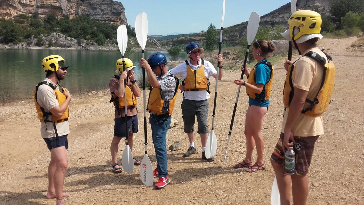 GeoparcOrigens's tweet photo. Aquest mati els avaluadors de la #UNESCO han visitat #Montrebei amb #kayak #geopark https://t.co/bPsEJEfzBJ