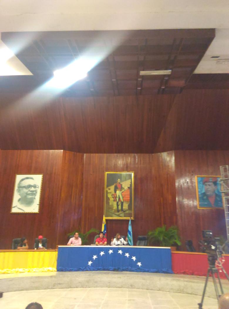 MariaVallenil15's tweet photo. Programa #100de nuestra @yelitzePSUV_ haciendo Patria con @NicolasMaduro @dcabellor para nuestro pueblo https://t.co/1WeNELb3Ul