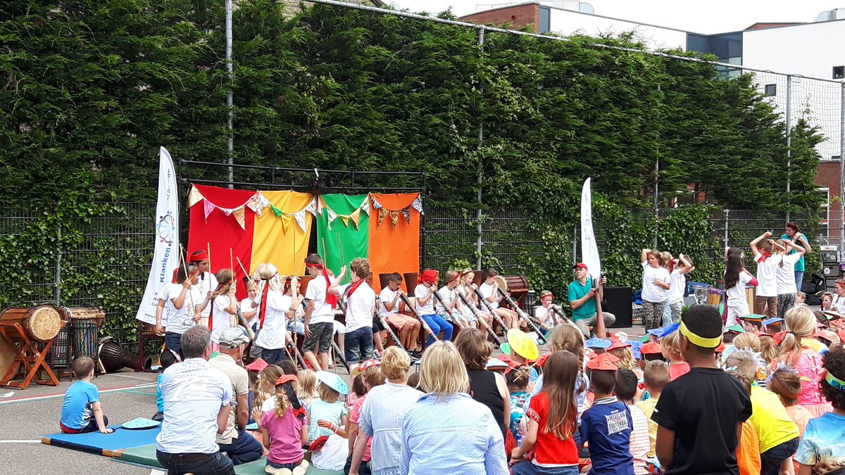 loodsjol's tweet photo. Leuke voorstelling bij basisschool #DeDriemaster in #HoekvanHolland mmv @Klankenkaravaan https://t.co/L5CYdMwWr1