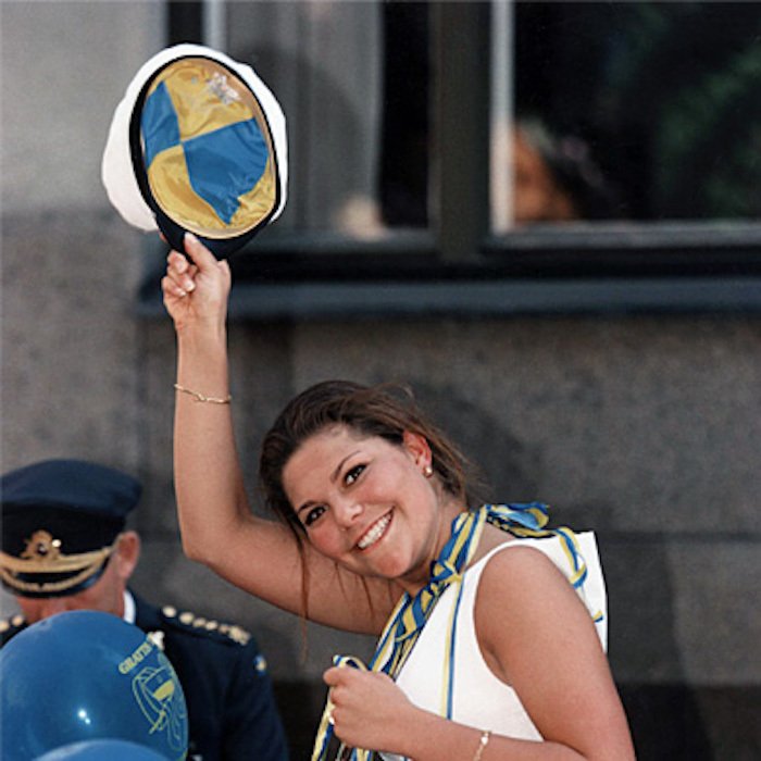 aboutcpvictoria's tweet photo. Crown Princess Victoria on her graduation day in 1996 #TBT https://t.co/OVdMBzZQ7m