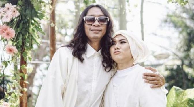liputan6dotcom's tweet photo. Ketahuan, Gaya Berpelukan Favorit Istri Aming Ternyata Begini https://t.co/s0Scgx532Y https://t.co/66Wqm8nQGf