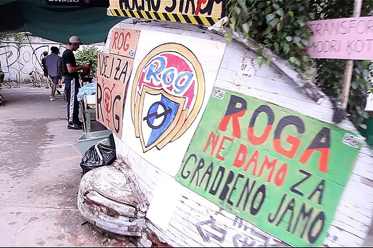 La_Directa's tweet photo. El centre social eslovè ha resistit l'últim mes assalts policials i de neonazis #DefendRog https://t.co/ibdJm0MA3Y https://t.co/cAYW5YzvbF