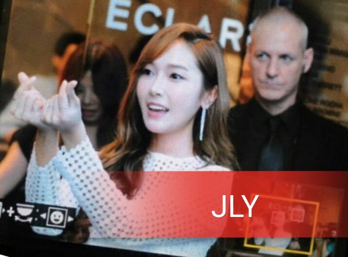 [PIC][06-07-2016]Jessica khởi hành đi Hồng Kông để tham dự buổi fansign cho "BLANC & ELCARE" vào sáng nay CmwwVh0VIAAtDCO