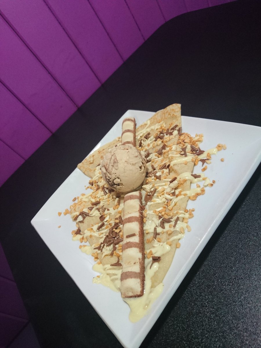 CreamsMaidstone's tweet photo. White #kinderbueno #crepe 

#musttry #crepecorner #maidstone #kent https://t.co/N2B6r7l05w