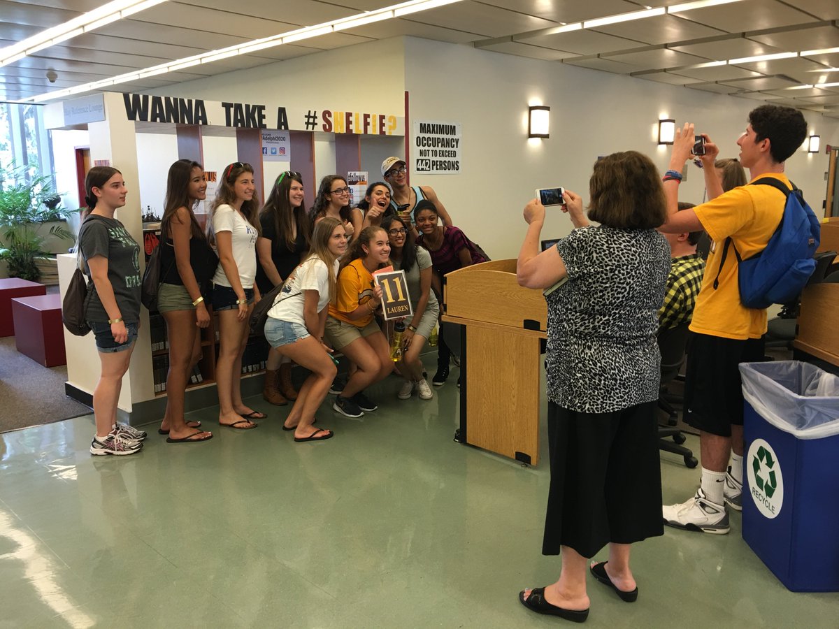 Prof_Urban's tweet image. #shelfie fun at #AdelphiLibrary! #adelphi2020 #PeopleMakeThePlace
