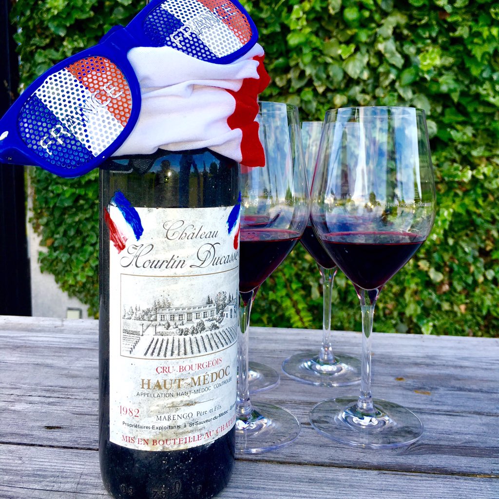 hourtinducasse's tweet photo. Prรชts ! #millesime #1982
#UEFA #FRAALL #vin #crusbourgeois #vigneronindep #vindumedoc #foot https://t.co/tPLv36lGHB