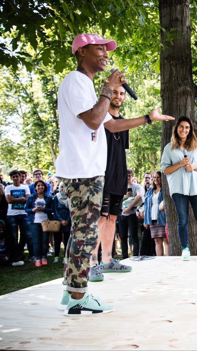 boostVIBES's tweet image. .@Pharrell at the @adidas HQ... Peep the footwork 👀
