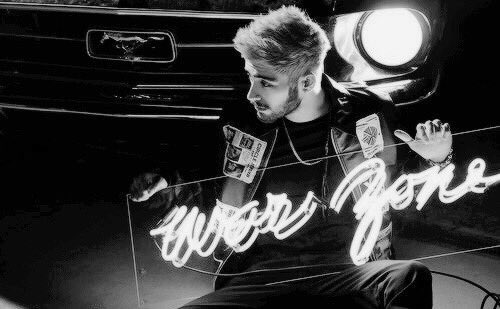 KingsGameRPG's tweet photo. – Zayn Malik. 
– 19 ans. 
– Colérique, insouciant, impulsif. 

@zaynrpgkg https://t.co/PMHlcuJxks