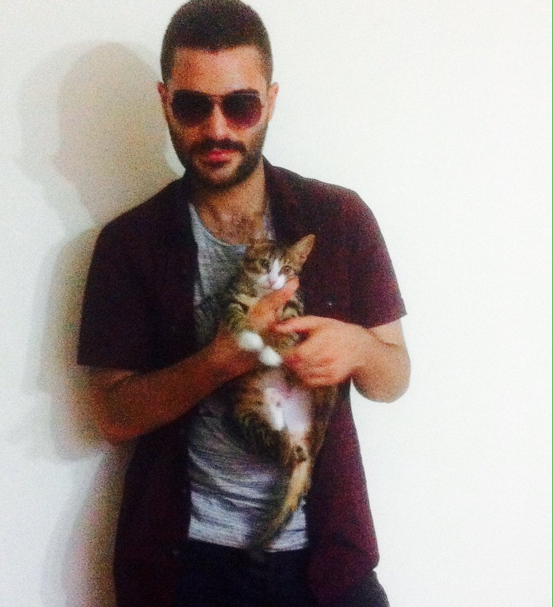 Kırk yılın başı aç kaldım dondurma kabını açıyim dolma çıkar dedim dondurma çıktı.ben şok ben iptal abii