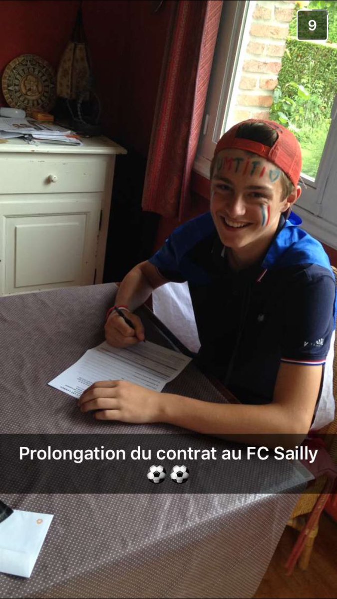 lalaintheo's tweet photo. Réactualisation du contrat au FC SAILLY Officiel #TeamSailly https://t.co/eQ8OLFaQ37
