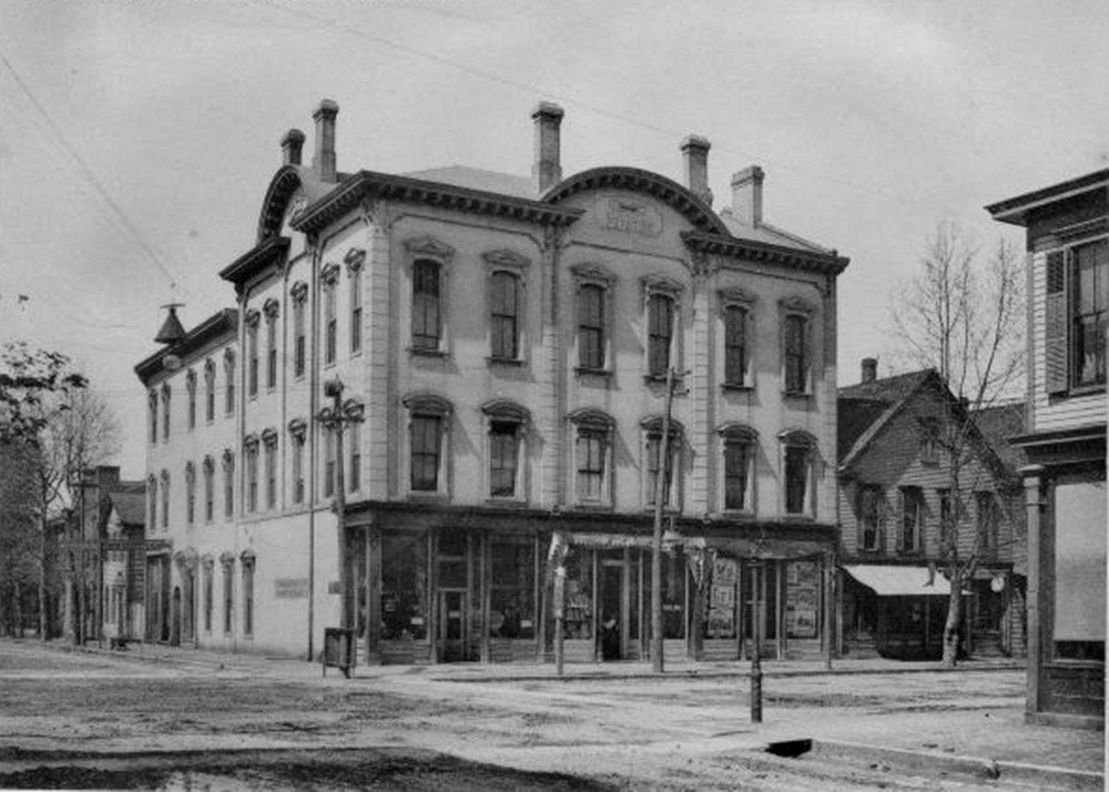 GoSoIN's tweet photo. #TBT This @NewAlbanyIN bldg now serves "big steaks, small plates" @ButcherFood https://t.co/jIc2c95Dnf #VisitSoIn https://t.co/iS7JMepNzo