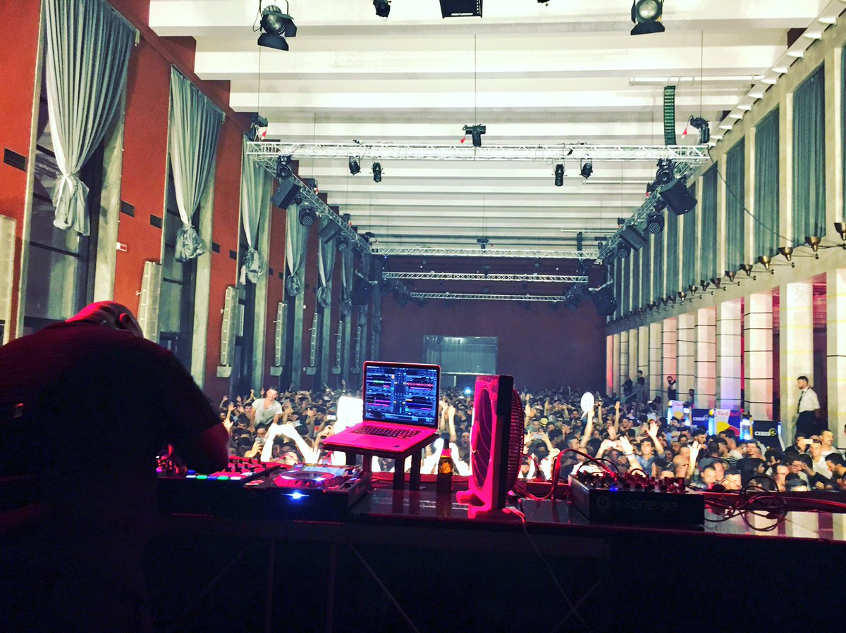 MARTYKITTY's tweet photo. The King🎉🎉🎉🎉@Carl_Cox #carlcox #justmusicfestival #Roma #inconsolle https://t.co/GuMeOEtCMd