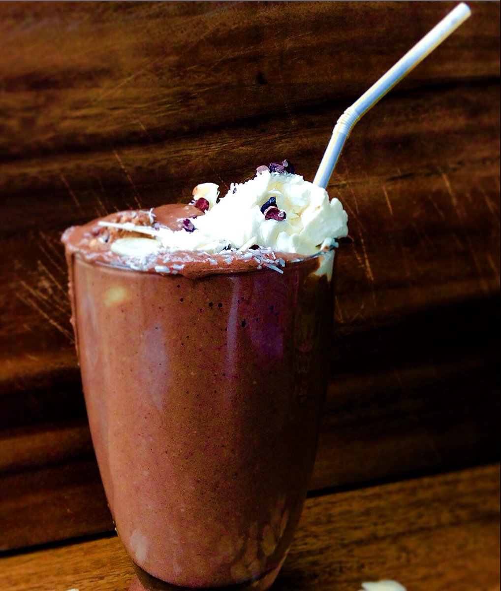 Up on the blog ( Link in bio) this chocolate milkshake recipe, feel free to check it out!😉   #NationalChocolateDay