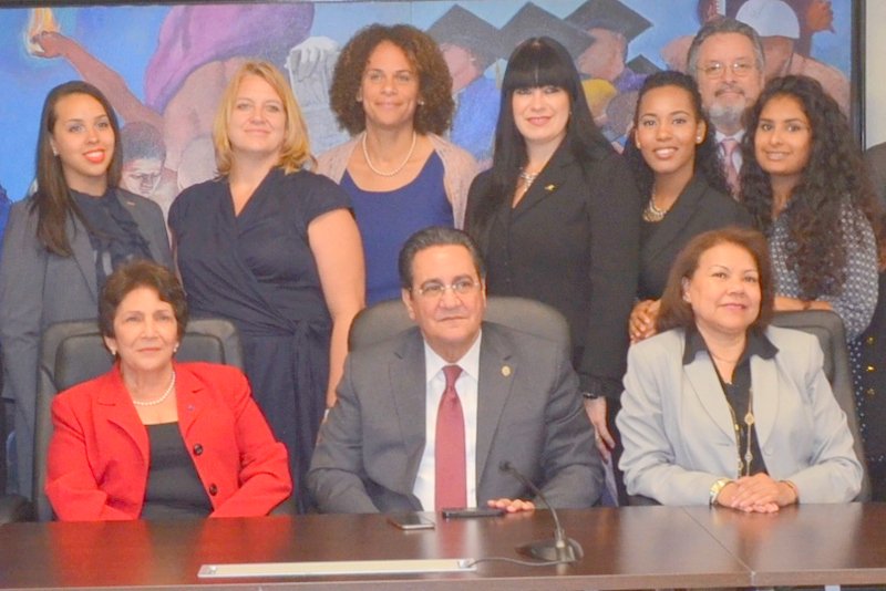 Uni_RD's tweet photo. Maestros que forman a dominicanos en NY, visitan RD https://t.co/Xia4tDpdKB @Uni_RD #UniRD https://t.co/6gh053pIfn