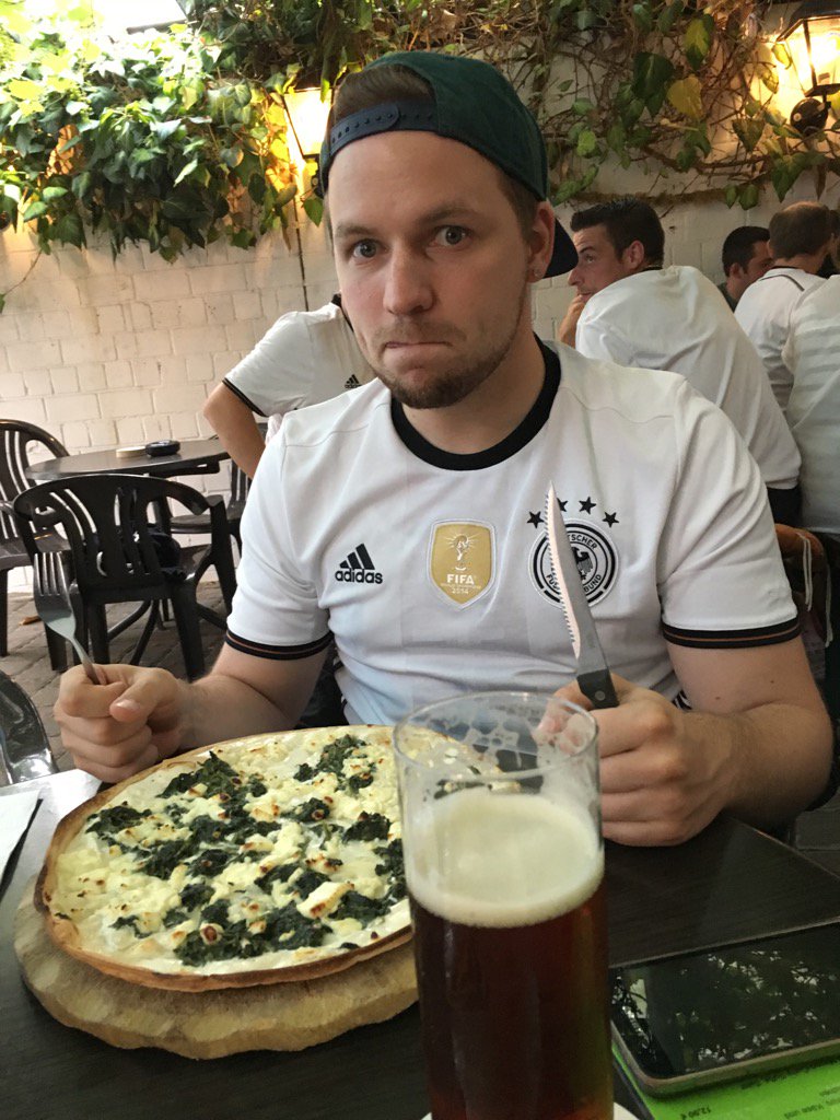Poaschi's tweet photo. Schland! #GERFRA #Schalander https://t.co/serc0oCPcA