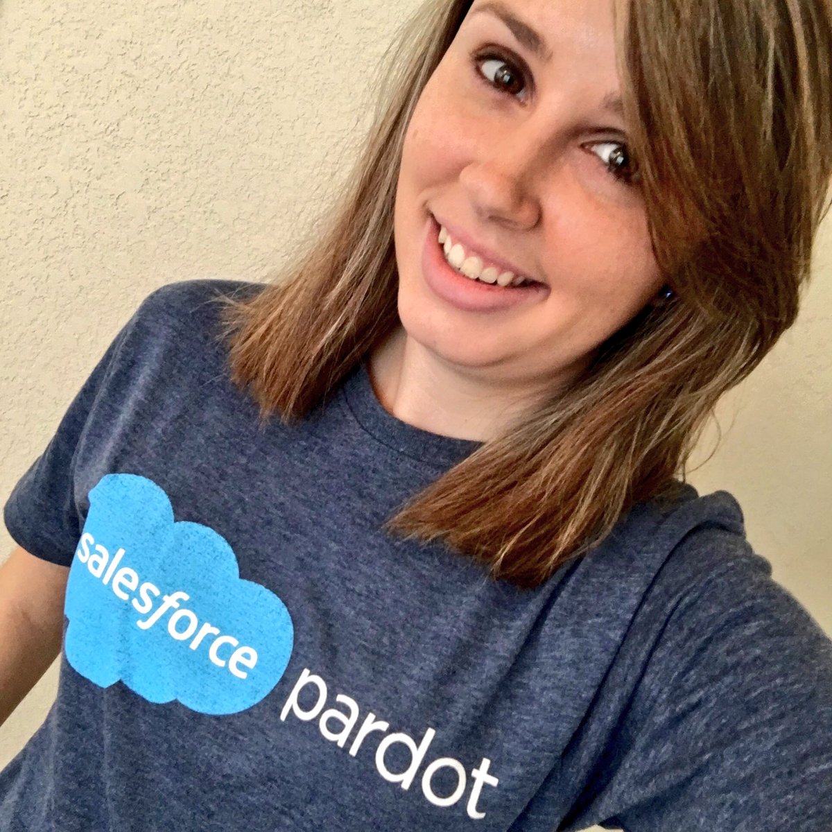 AllieCappitelli's tweet photo. Thanks for the swag @Pardot #cleandeskchallenge #swag https://t.co/BomAxV5SDB