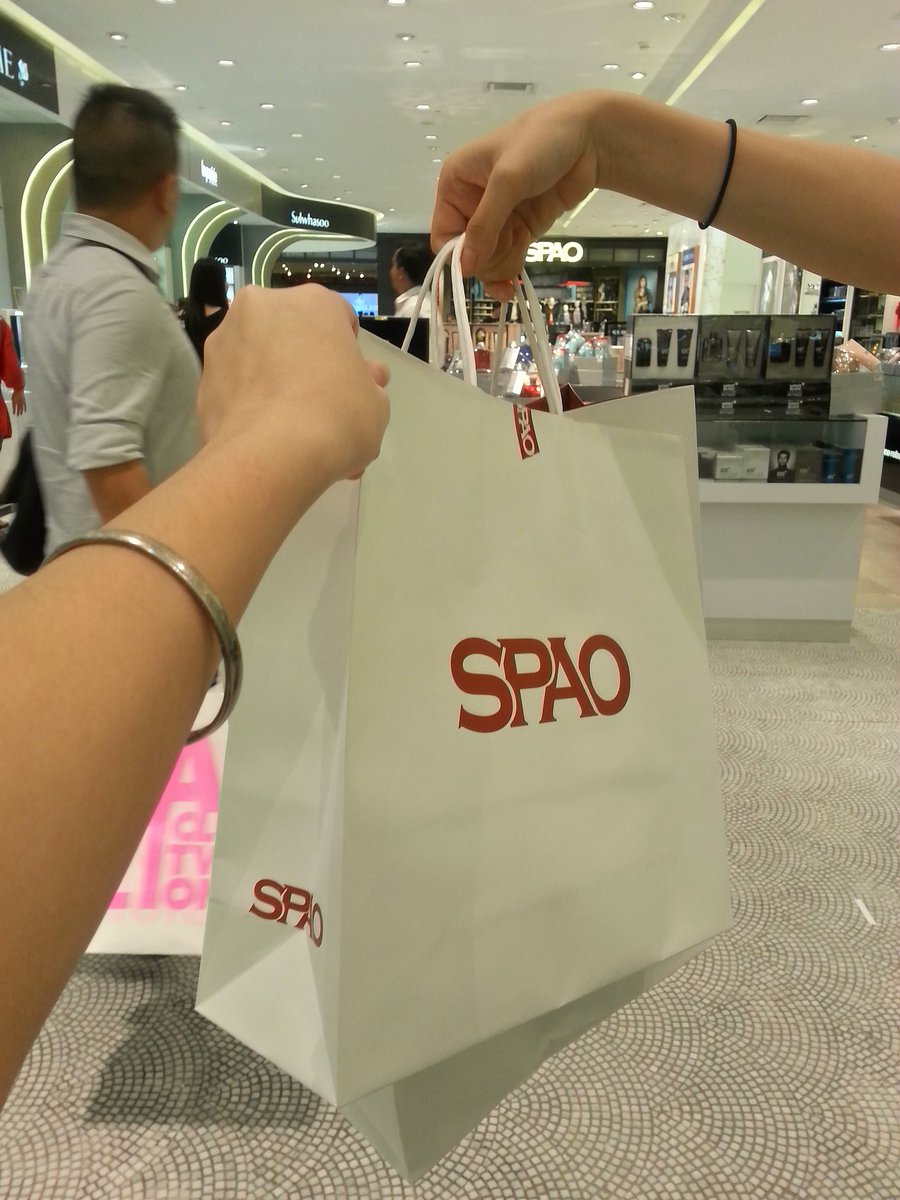 exo_schedulebot's tweet photo. Hello! Spending my holidays currently and purposely went shopping in SPAO of Malaysia yesterday! 👕👖👗🎒💲💕 https://t.co/vErtXSh74Y