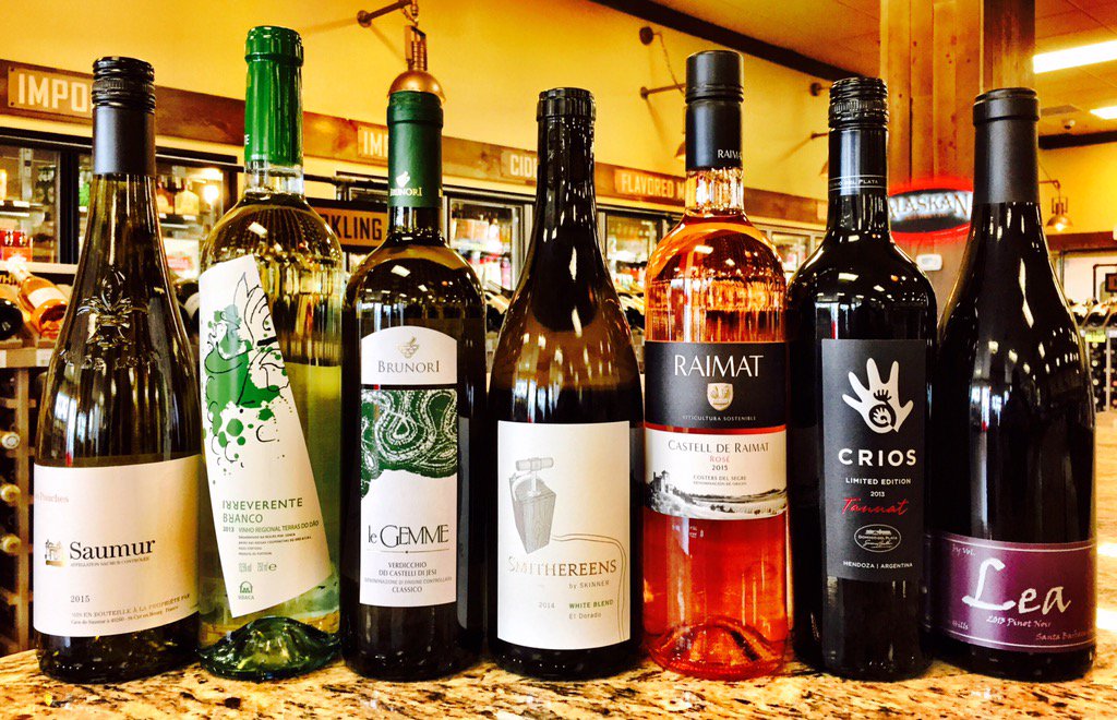 BridgeviewL's tweet photo. It's THIRSTY THURSDAY! FREE WINE samples from 5-8p! @darkhorsewine @tensleywine @Skinnerwine #wine #ThirstyThursday https://t.co/GBcUyPu2km