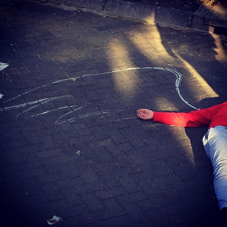 Pleisters vir die Dooies: "Hy lyk soos 'n kransduif." Volgende week <a href="/VSKunstefees/">Vrystaat Kunstefees • Arts Festival • Tsa-Botjhaba</a>. Kry jou kaartjie <a href="/Computicket/">Computicket</a>.