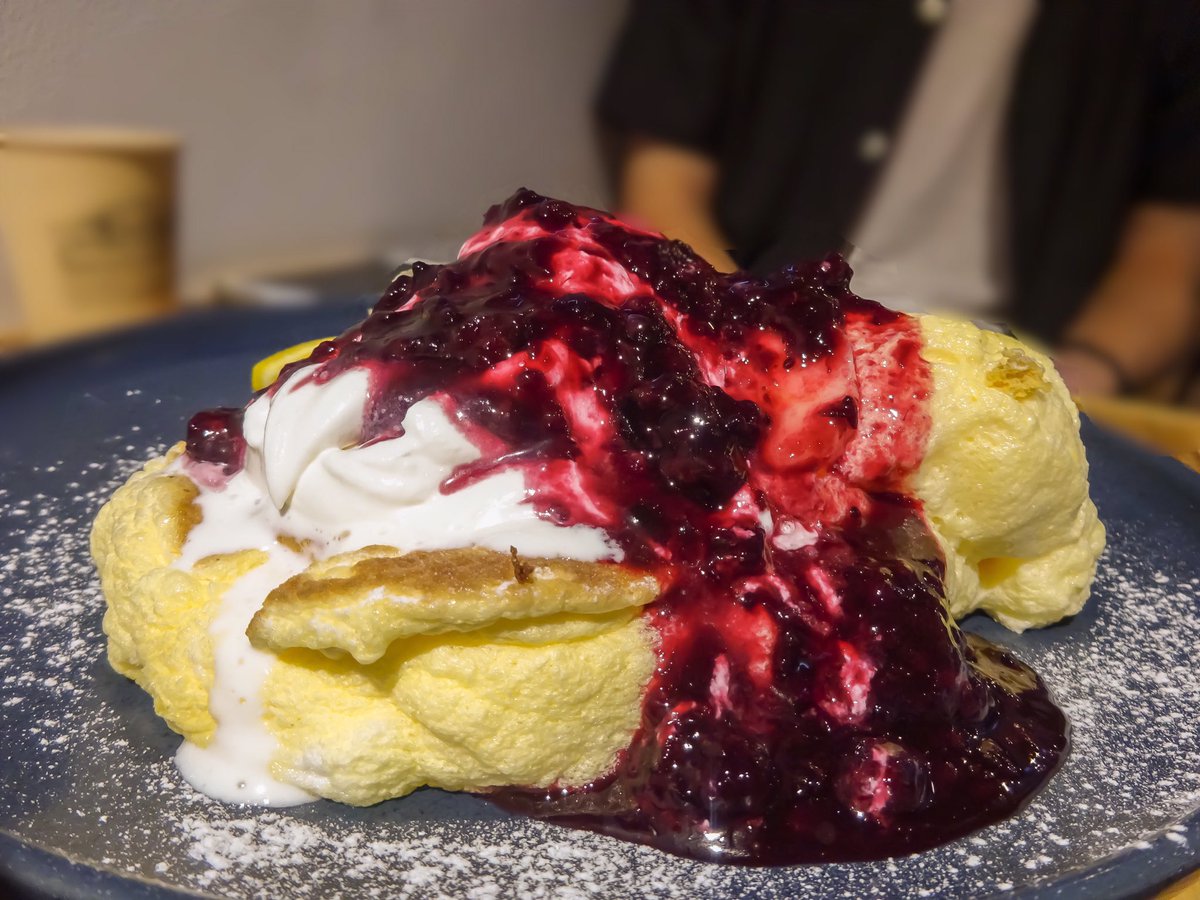 ねぎ パンケーキとカフェ巡り 旅先パンケーキ部 ナカマチカフェ 長野県松本市 観光地のど真ん中にお洒落なカフェを発見 なんとぷわっぷわのメレンゲ系スフレパンケーキ バニラ カスタードという素晴らしい組み合わせ 相方のmixベリーも溶岩