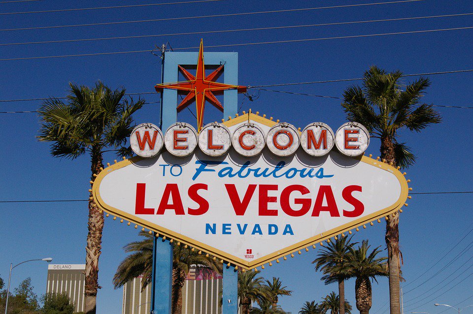 timothyharfield's tweet photo. What can Las Vegas teach us about #LearningAnalytics? Pre- #BbWorld16 blog post by @mjshark https://t.co/MlZtJXLXVR https://t.co/o0EwYqrFtp