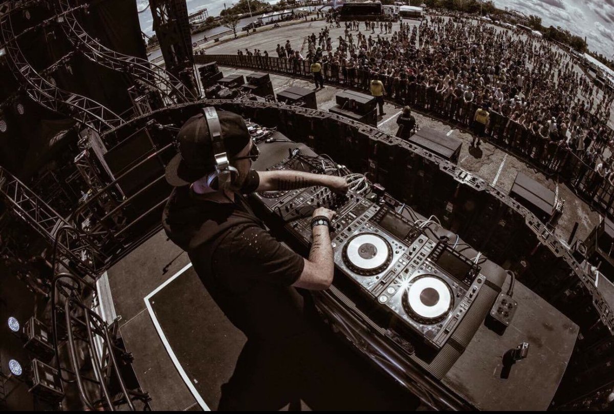 PlusMinusRec's tweet image. #TBT When @xiiammusic from #plusminusrecordings killed it at @DigiDreamsFest 🍾