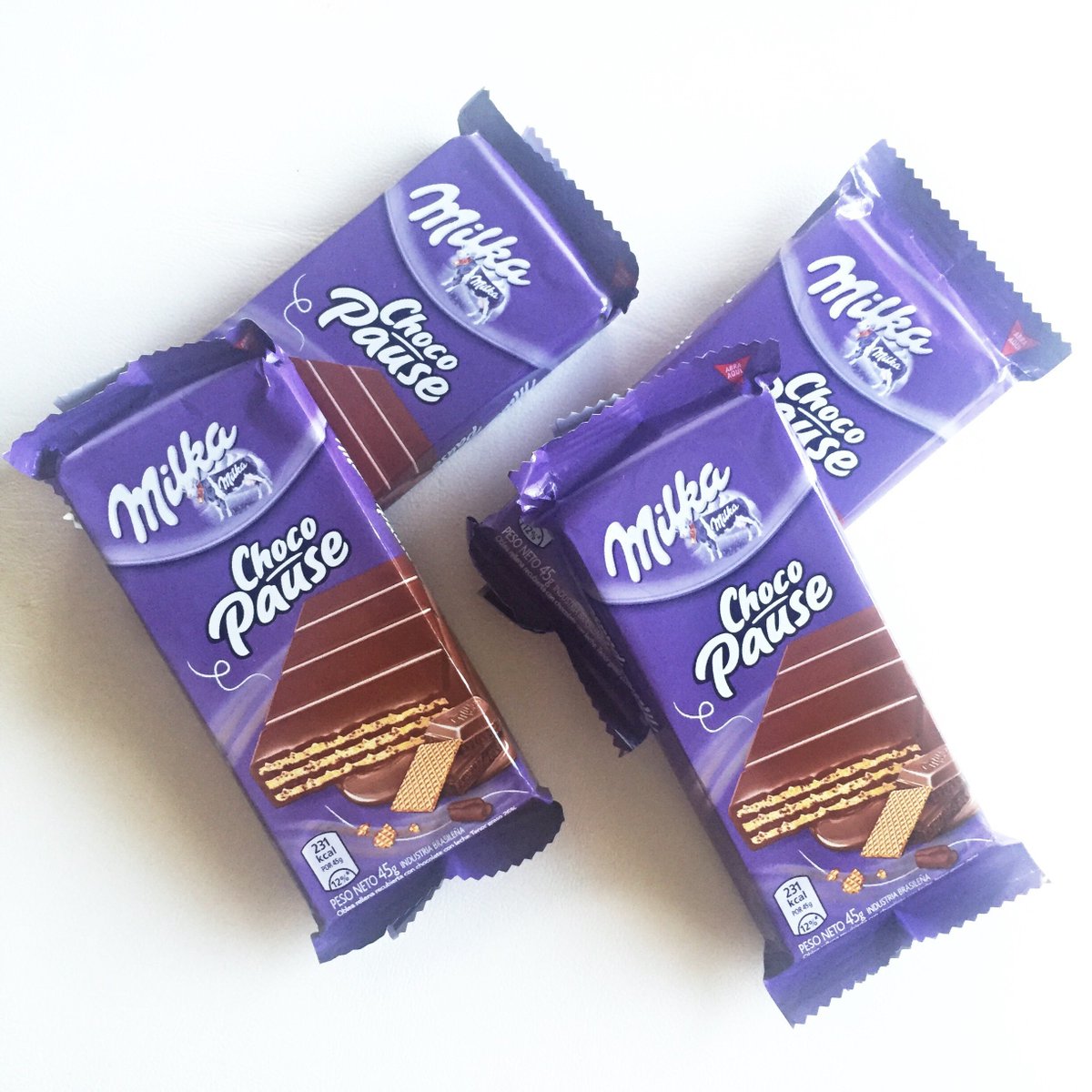 cecisaia's tweet photo. OMG gracias @chocolatesmilka por mandarme estas delicias!!! 💕✨🍫 #preferiado #MiMomentoChocoPause https://t.co/4B7R22XQhE