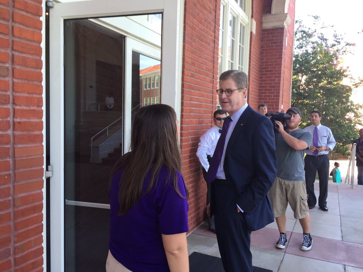EastCarolina's tweet photo. Chancellor Staton has arrived at #ECU orientation! #welcomececil https://t.co/t4kMN2UwkT
