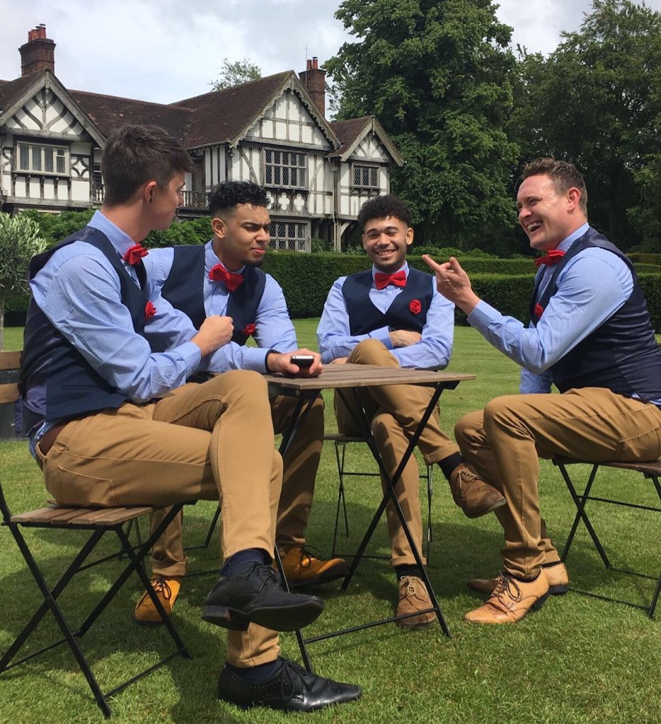Escapadebars's tweet photo. Gentlemen please... ๐น
#Countrylife #bartenders #TeamEscapade https://t.co/eeBowdT2zs
