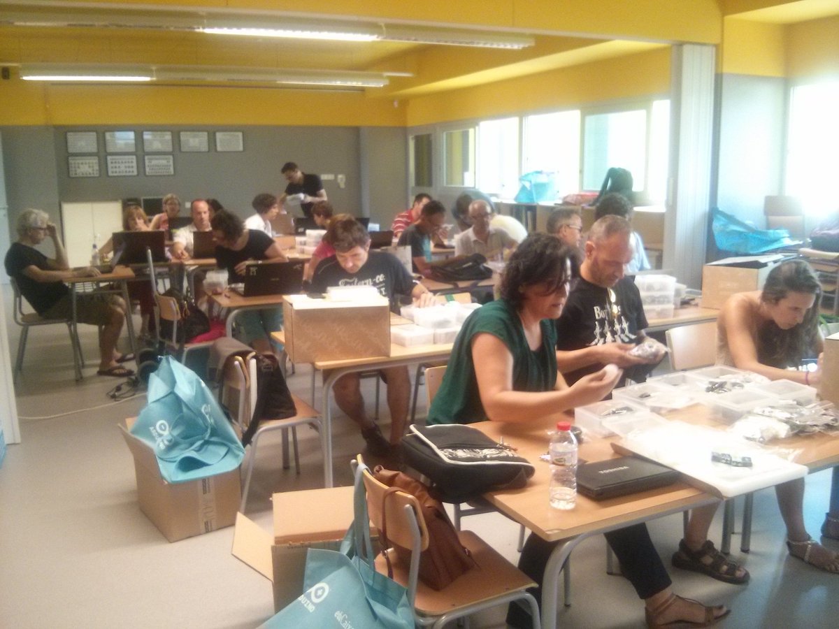 SofiaTecno's tweet photo. Impulsem la robòtica 3edició. Bon inici de formació dels nous centres @ins_rosetamauri @xsune @ArturColl @cesirecat https://t.co/2MnQ2VPvP9