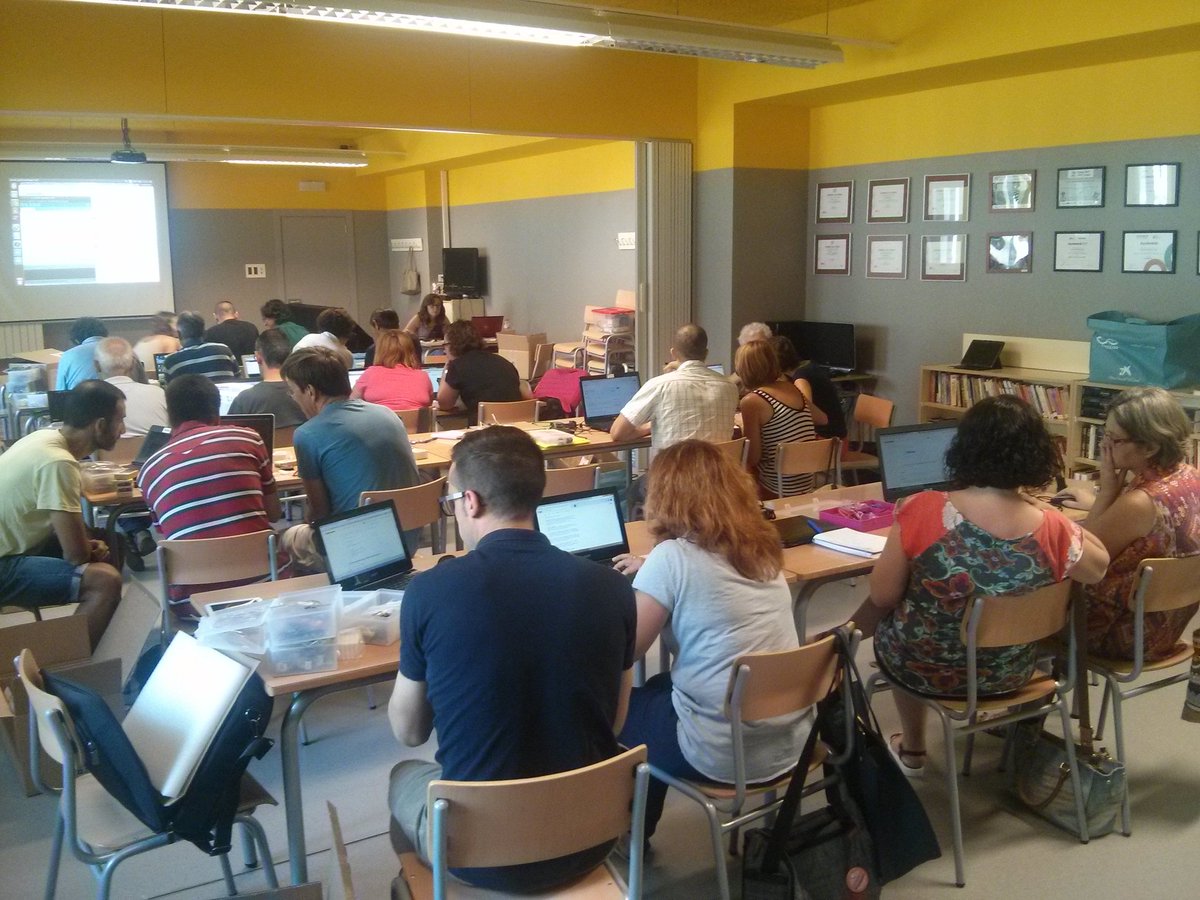 SofiaTecno's tweet photo. Impulsem la robòtica 3edició. Bon inici de formació dels nous centres @ins_rosetamauri @xsune @ArturColl @cesirecat https://t.co/2MnQ2VPvP9