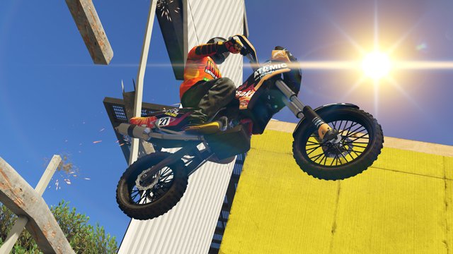 VG247's tweet photo. First trailer for new #GTAOnline update Cunning Stunts is bonkers https://t.co/VrrtVnBdzE https://t.co/tKGvVlvhwN