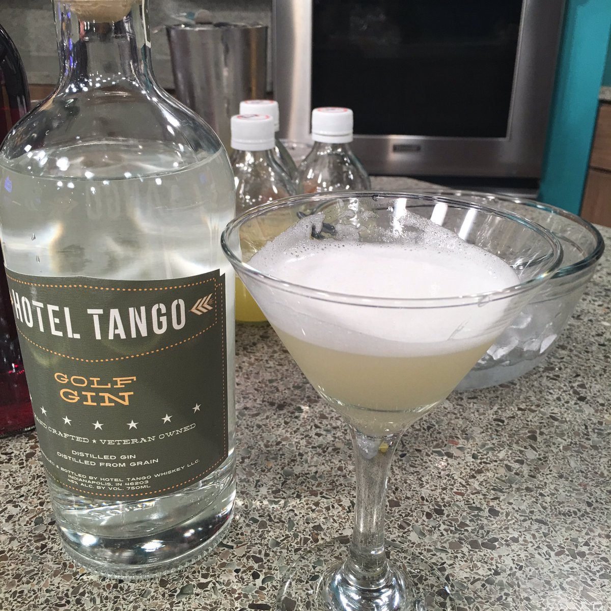 chowdownmidtown's tweet photo. The Bee's Knee's featuring @HotelTangoIndy Gin by Marc from @eatplusdrink and @tastecafeindy! @IndyStyleProd https://t.co/qPM4KIkp0C