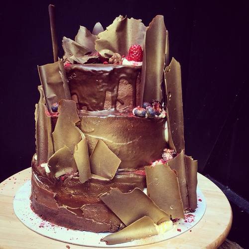 #WorldChocolateDay! Where do you get your choccy fix in #bristol? We love <a href="/AhhToots/">Tamarind</a>' cakes! pic.x.com/Ic5V4VReJp