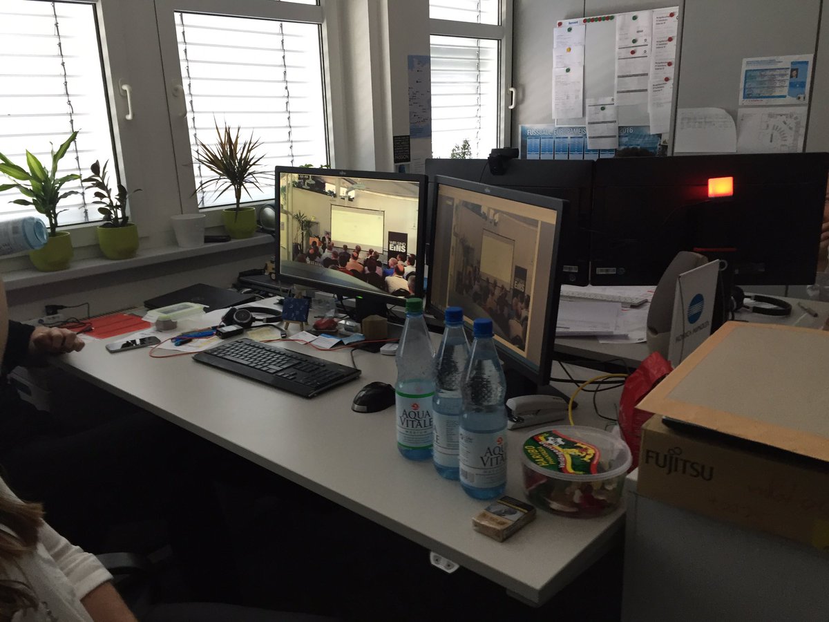 harryzorn's tweet image. Watching @j3n5 performing #livehacking #technosummit