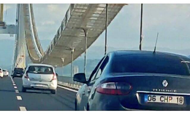 aysesula's tweet photo. #OsmanGaziKöprüsü nden bayramda 400bini aşkın araç geçmiş.. Yapımına karşı olanlar da dahil..😉😃 https://t.co/Ky8fuEFsEd